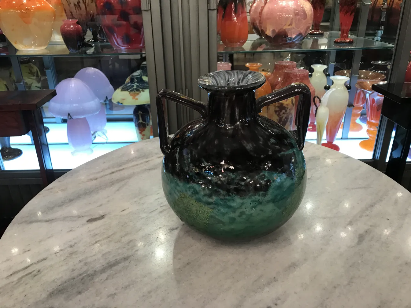 Antikes signiertes Glas Daum Nancy mit buntem Design