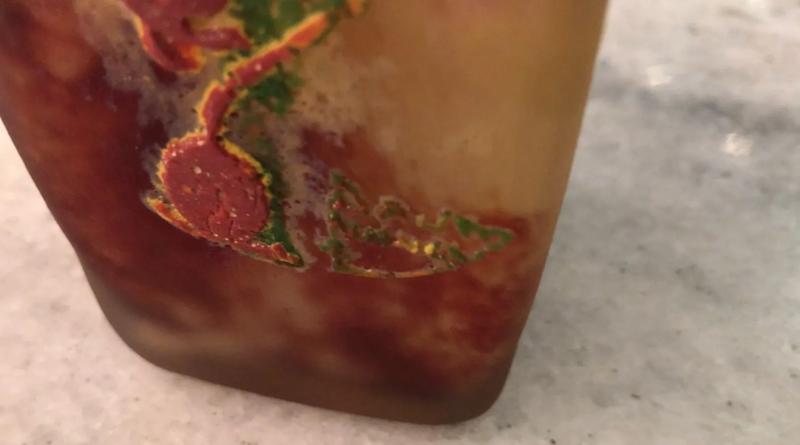 podpisannoe steklo daum nancy s tsvechnymi dizainami i dekorativnymi detaljami