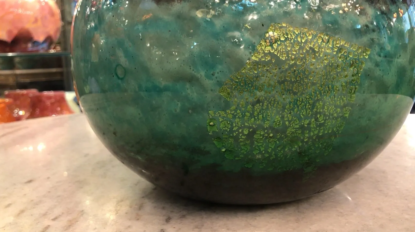 Round signed glass Daum Nancy with green details