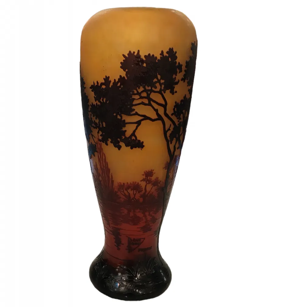 Vaso assinado antigo Daum Nancy com paisagem gravada
