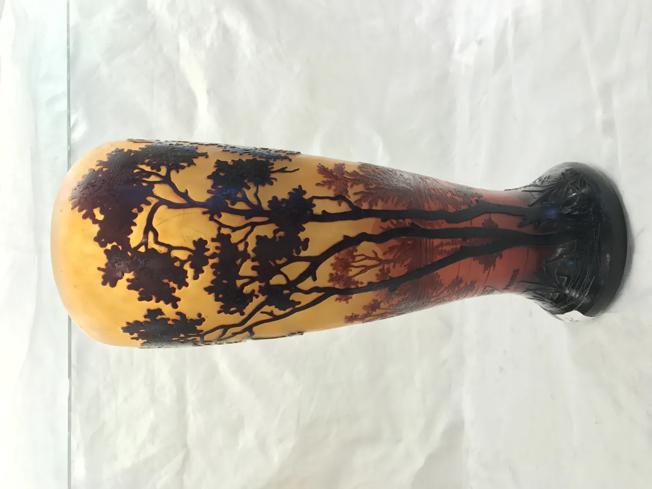 Eingravierte Glas mit Baum-Motiven in warmen Tönen, Antike.