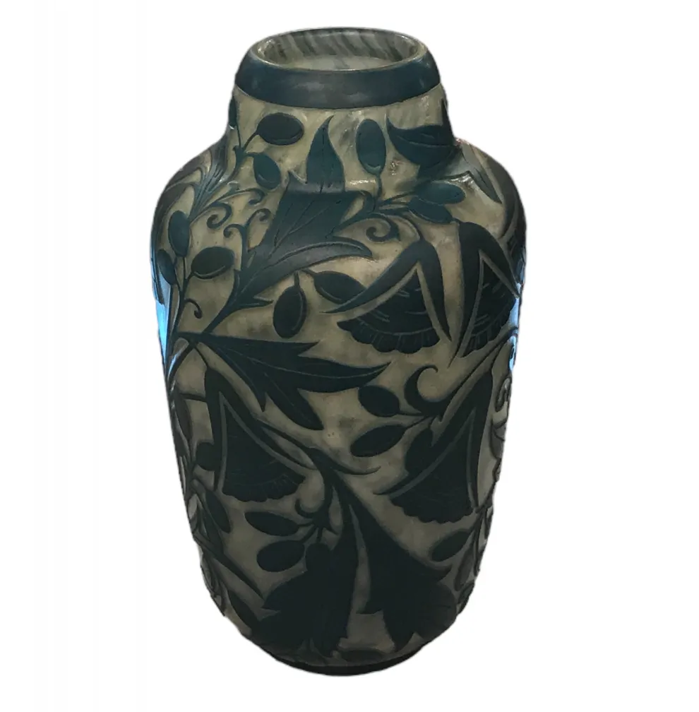 vase antico con design floreale in vetro firmato daum