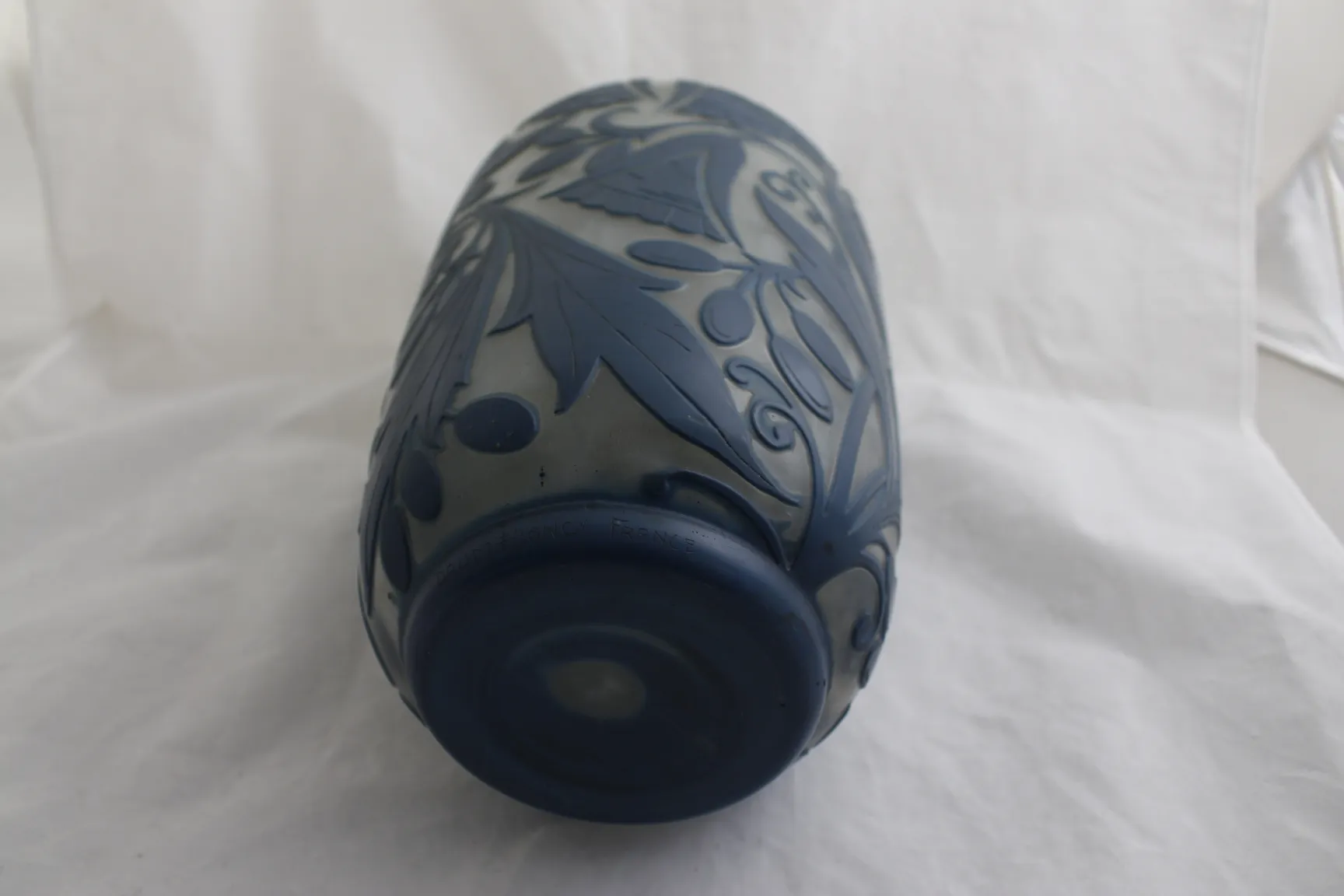 Antique signed glass featuring floral design in blue and white, Daum Nancy