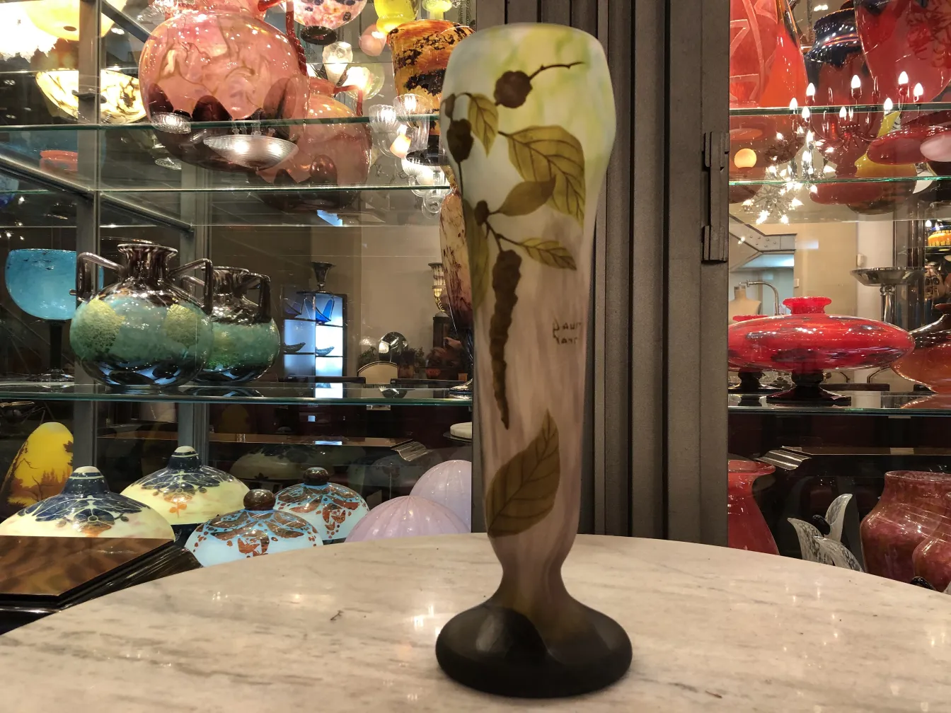 Signiertes Glas Daum Nancy mit Blättern