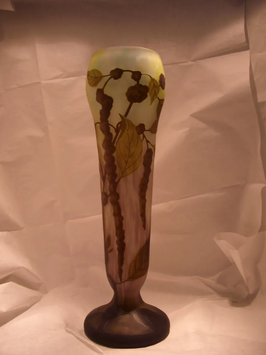 antigo vaso de vidro assinado daum nancy com folhas decorativas