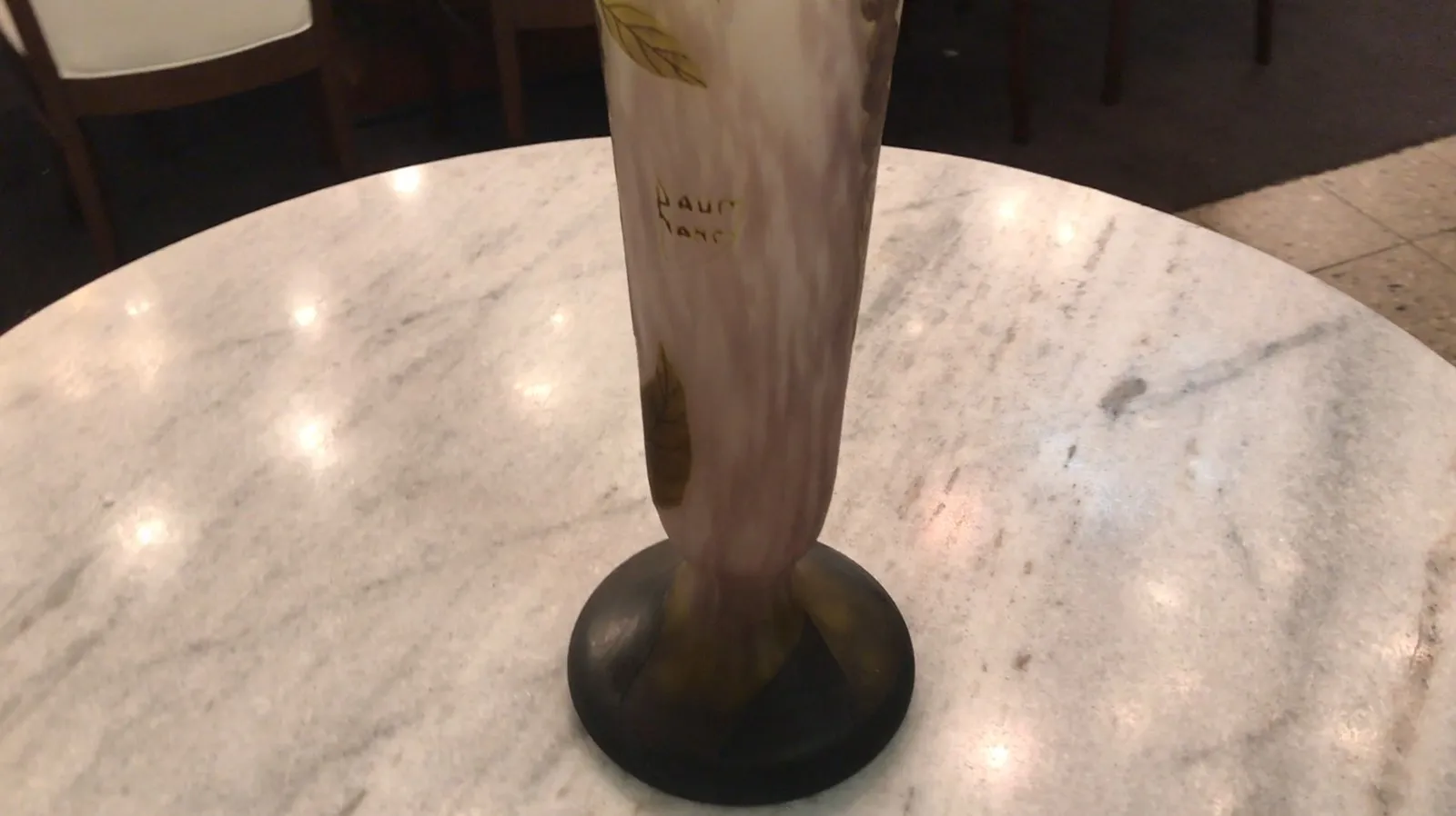 vase antico daum nancy con dettagli verdi e dorati