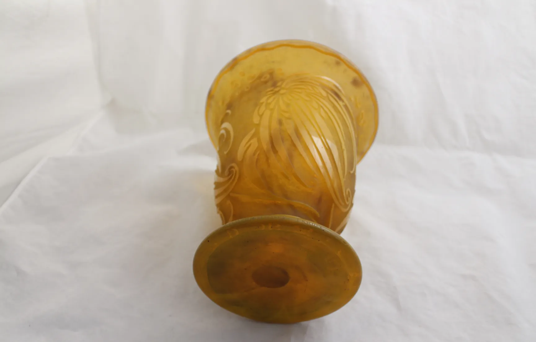 Signiertes Glas Daum Nancy mit elegantem Design