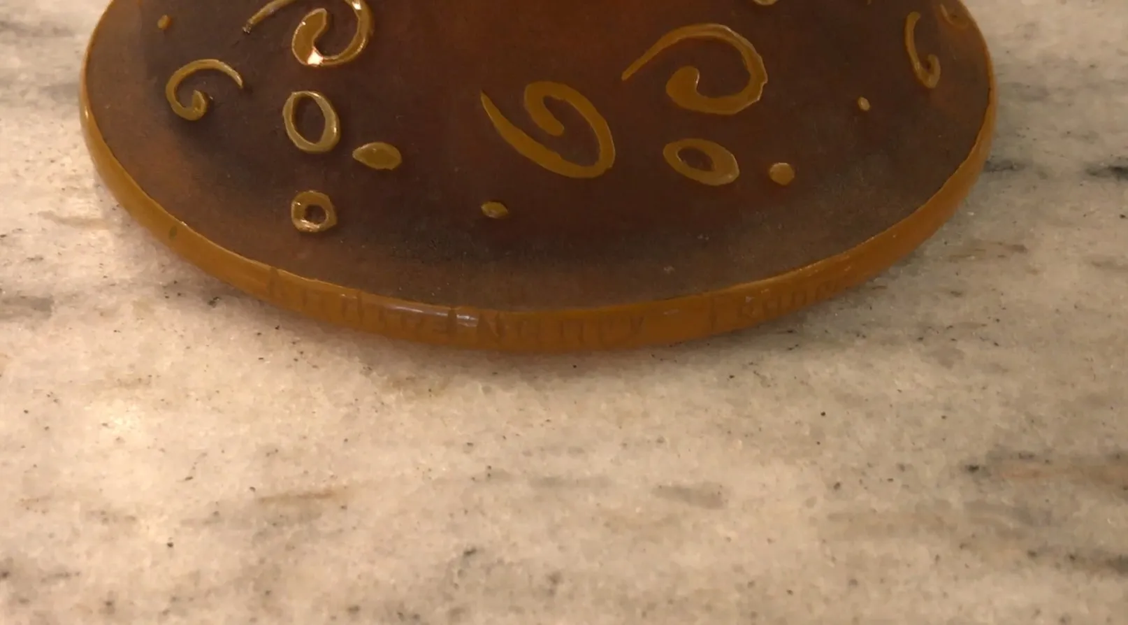 Verre ancien signé de Daum Nancy dans le style français