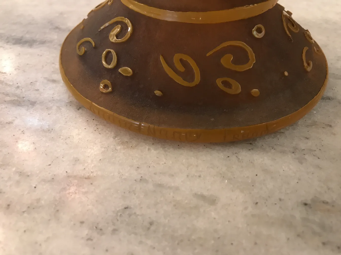 Verre signé Daum Nancy avec motifs chauds, antiquité