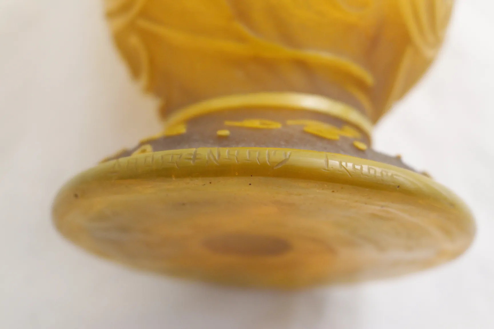 زجاج موقّع داوم نانسي مع تفاصيل بارزة، تحفة فريدة