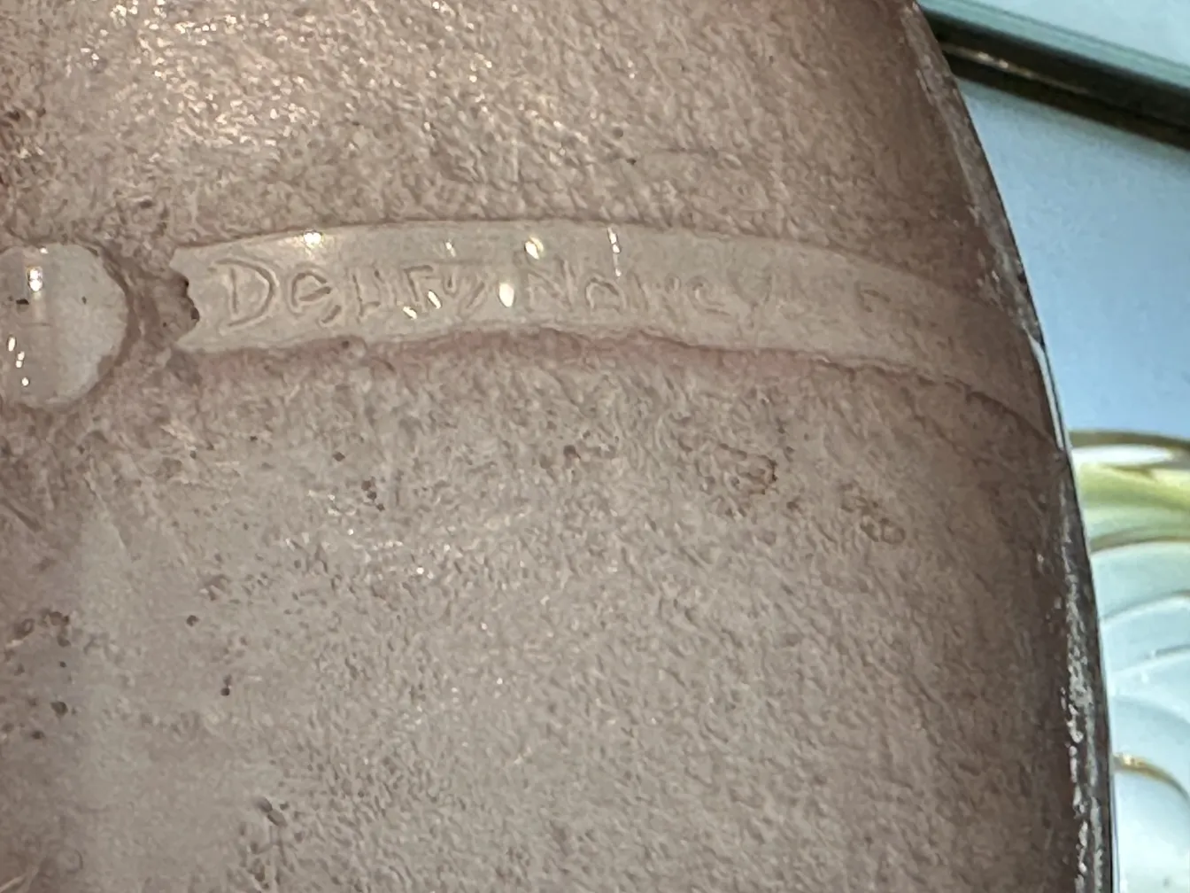 verre ancien signé daum nancy avec détail distinctif