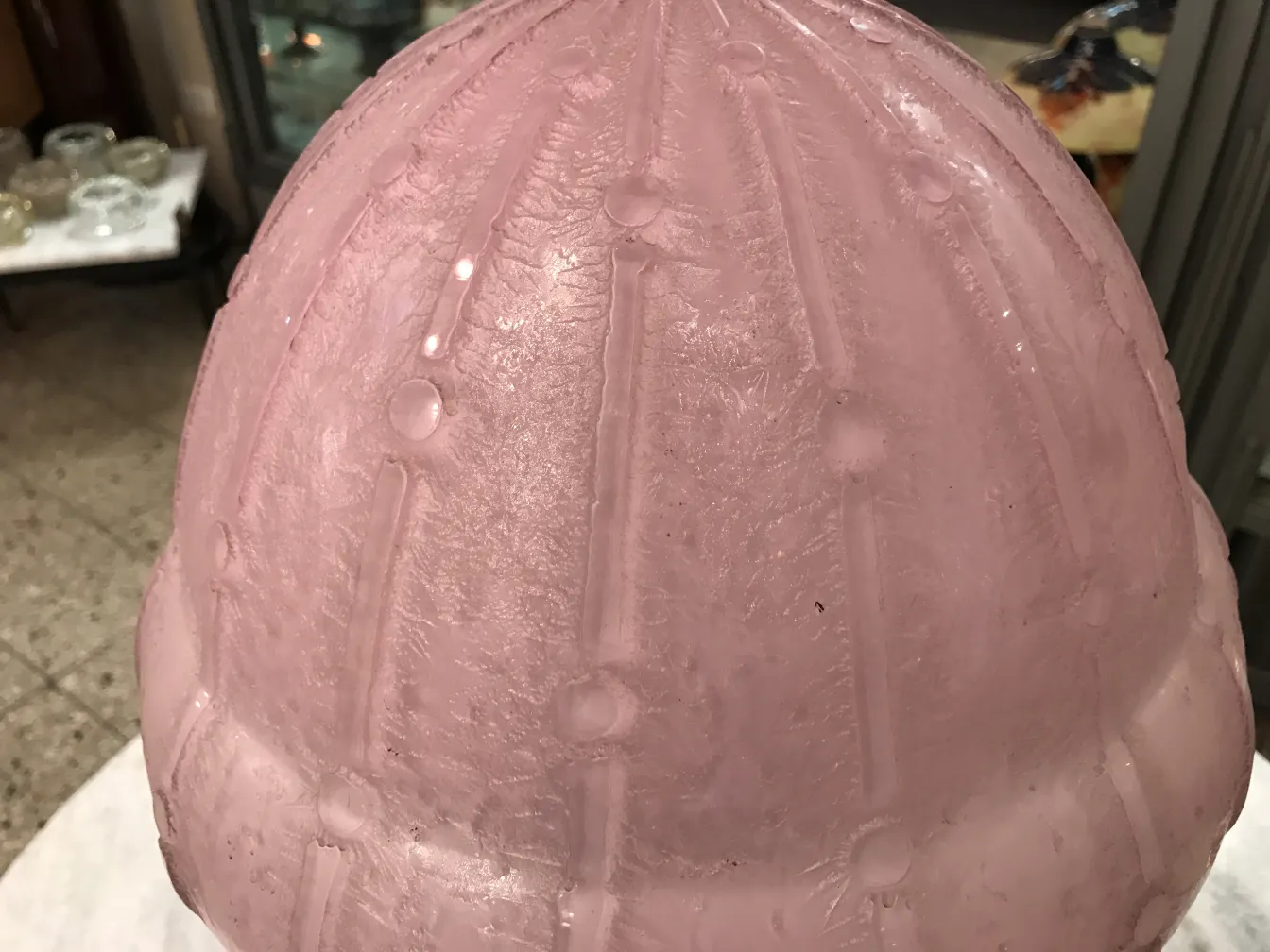 vetro antico con superficie testurizzata e forme arrotondate, Daum Nancy.