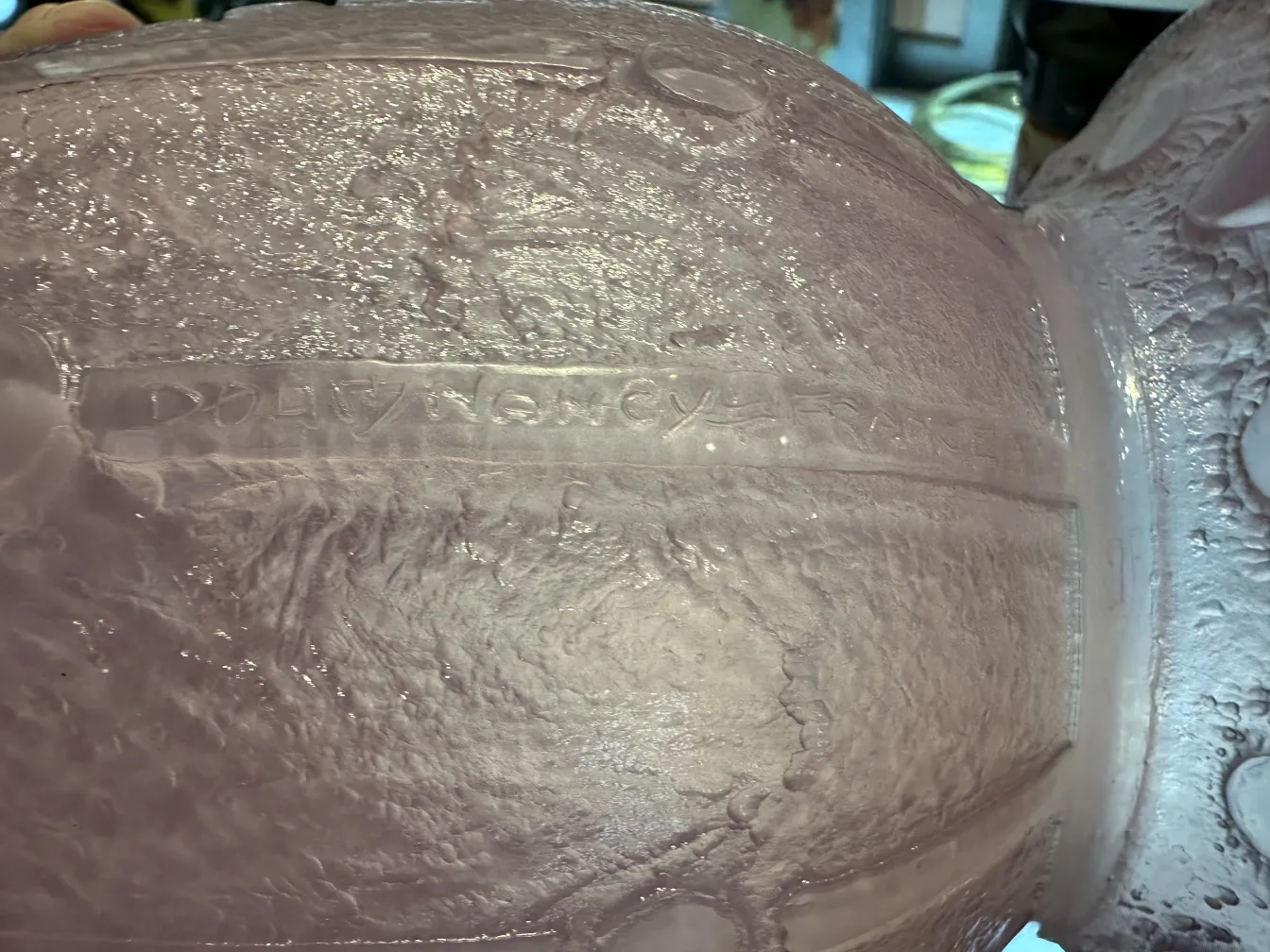 زجاج قديم مع توقيع مرئي دأوم نانسي، بيئة عتيقة