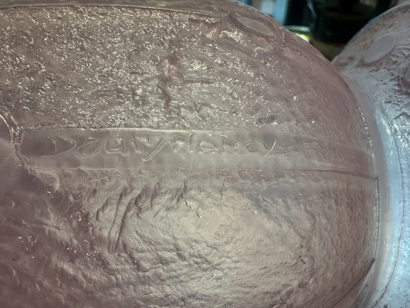 다움 낭시의 고대 유리잔, 서명 확인 가능