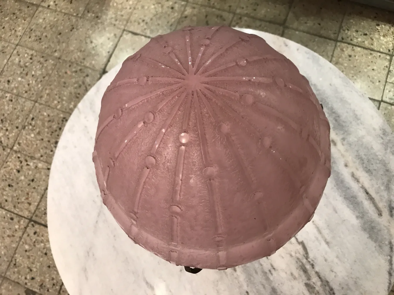 Signiertes Glas Daum Nancy in eleganter Farbe mit einzigartigem Design