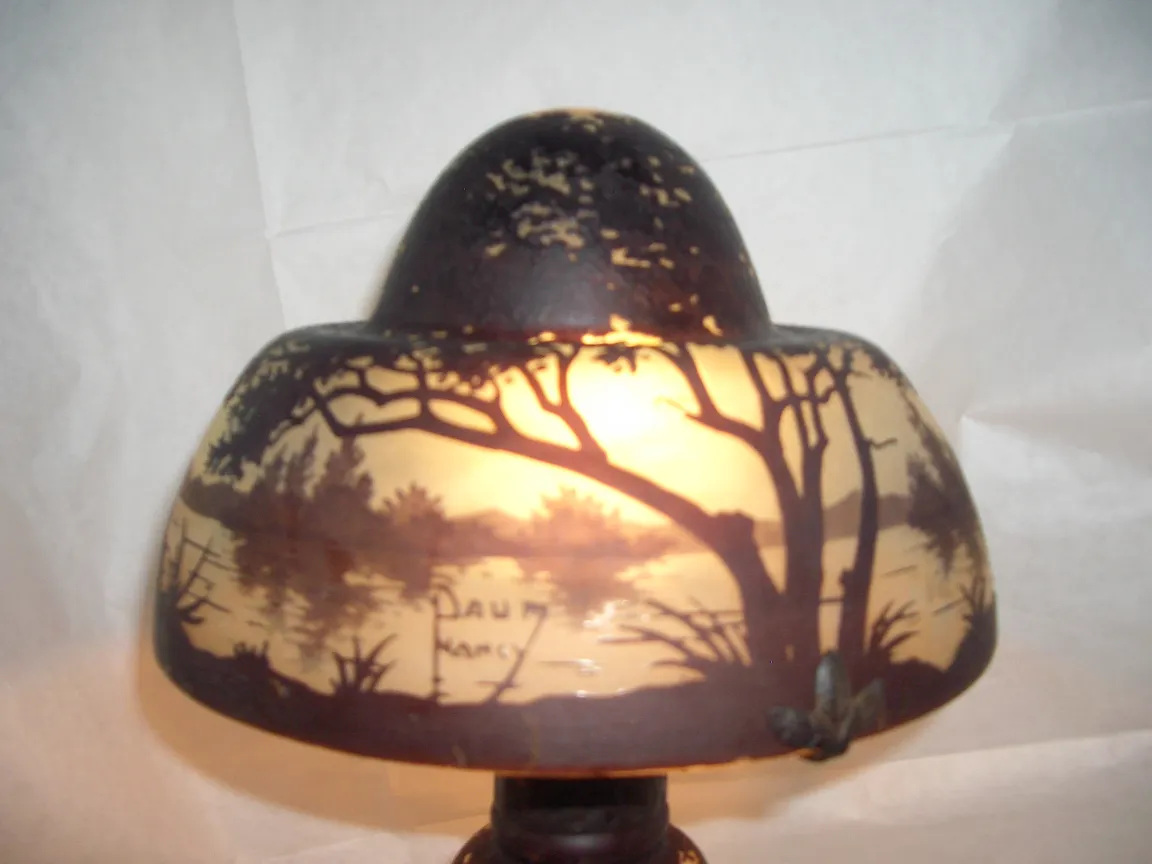 Lampada in vetro con paesaggio, firmata Daum Nancy, antichità.