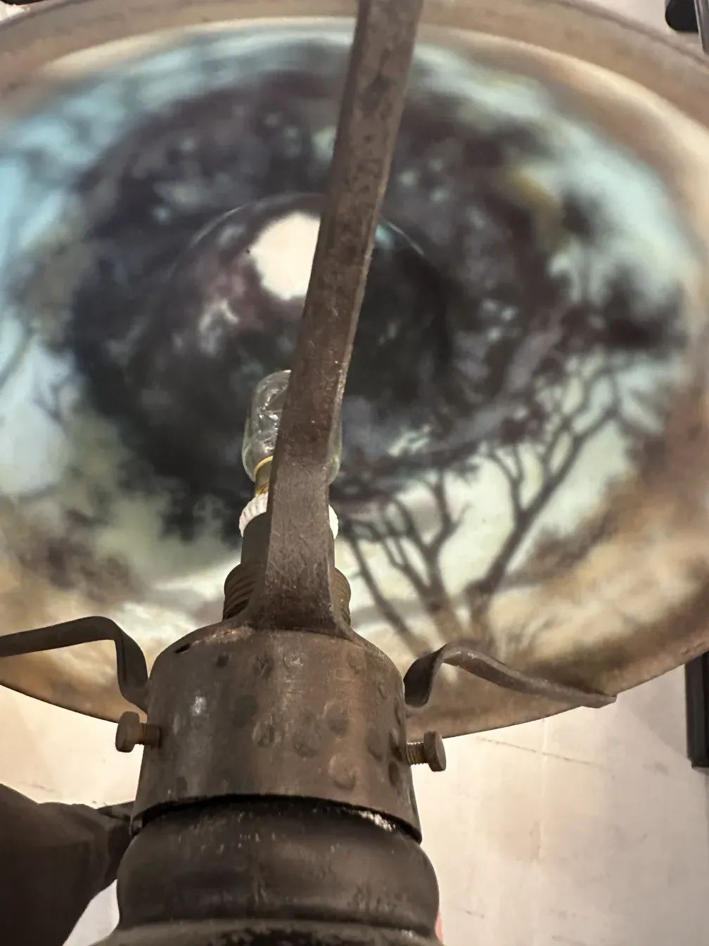 زجاج موقّع داوم نانسي مع تفاصيل زخرفية