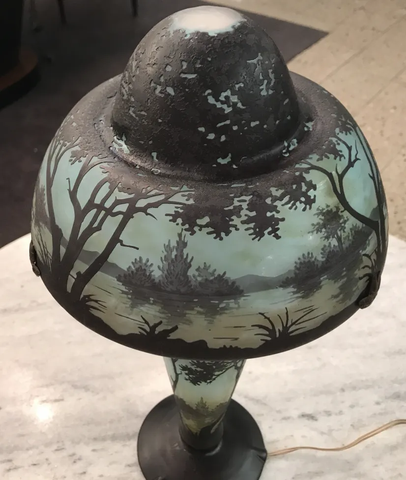 風景画のあるアンティークガラスダウムナンシー