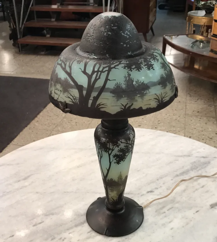 Antique lamp with landscape in green and black, signed Daum Nancy.