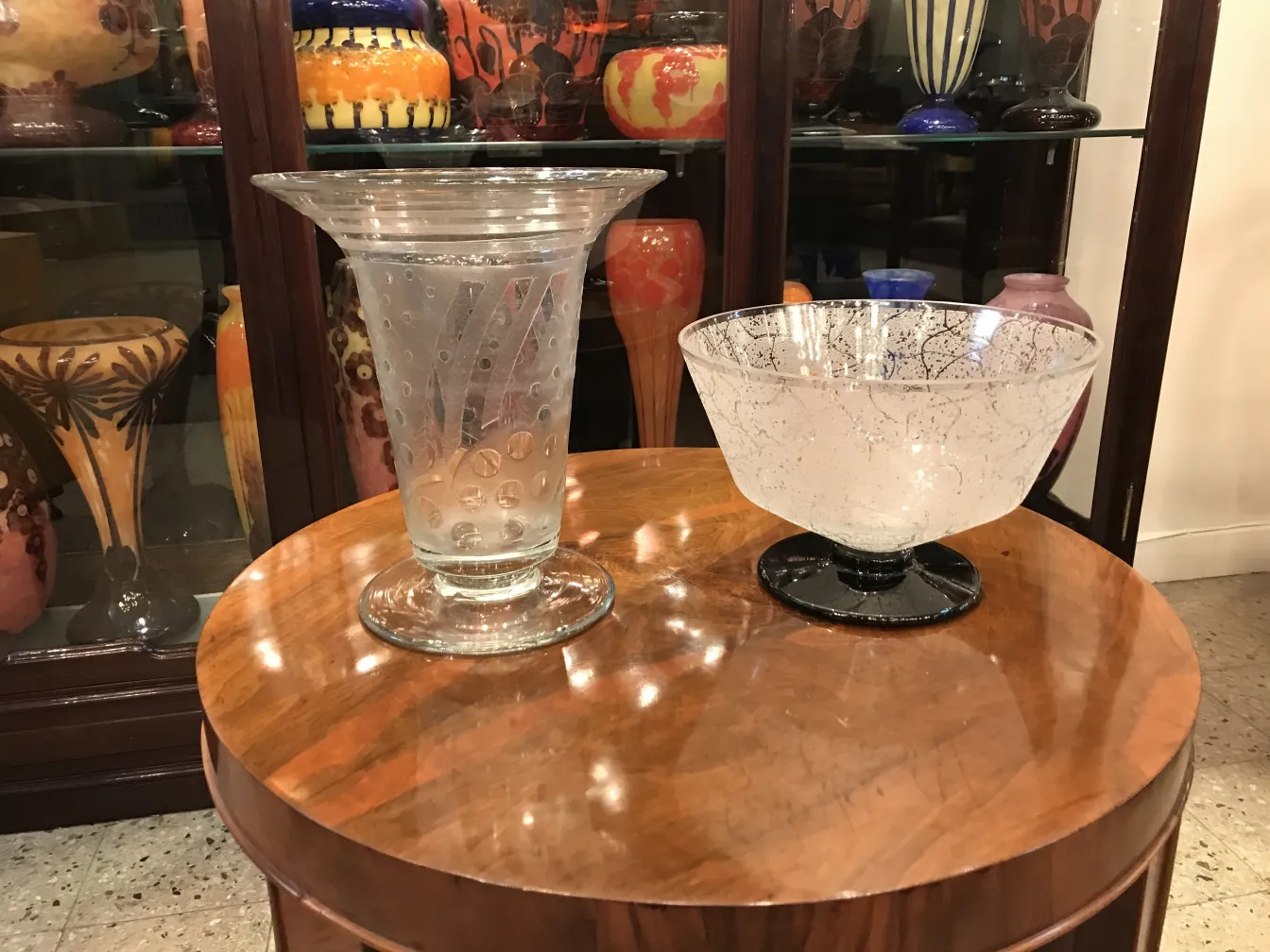 古董签名玻璃达姆南希，带有装饰细节