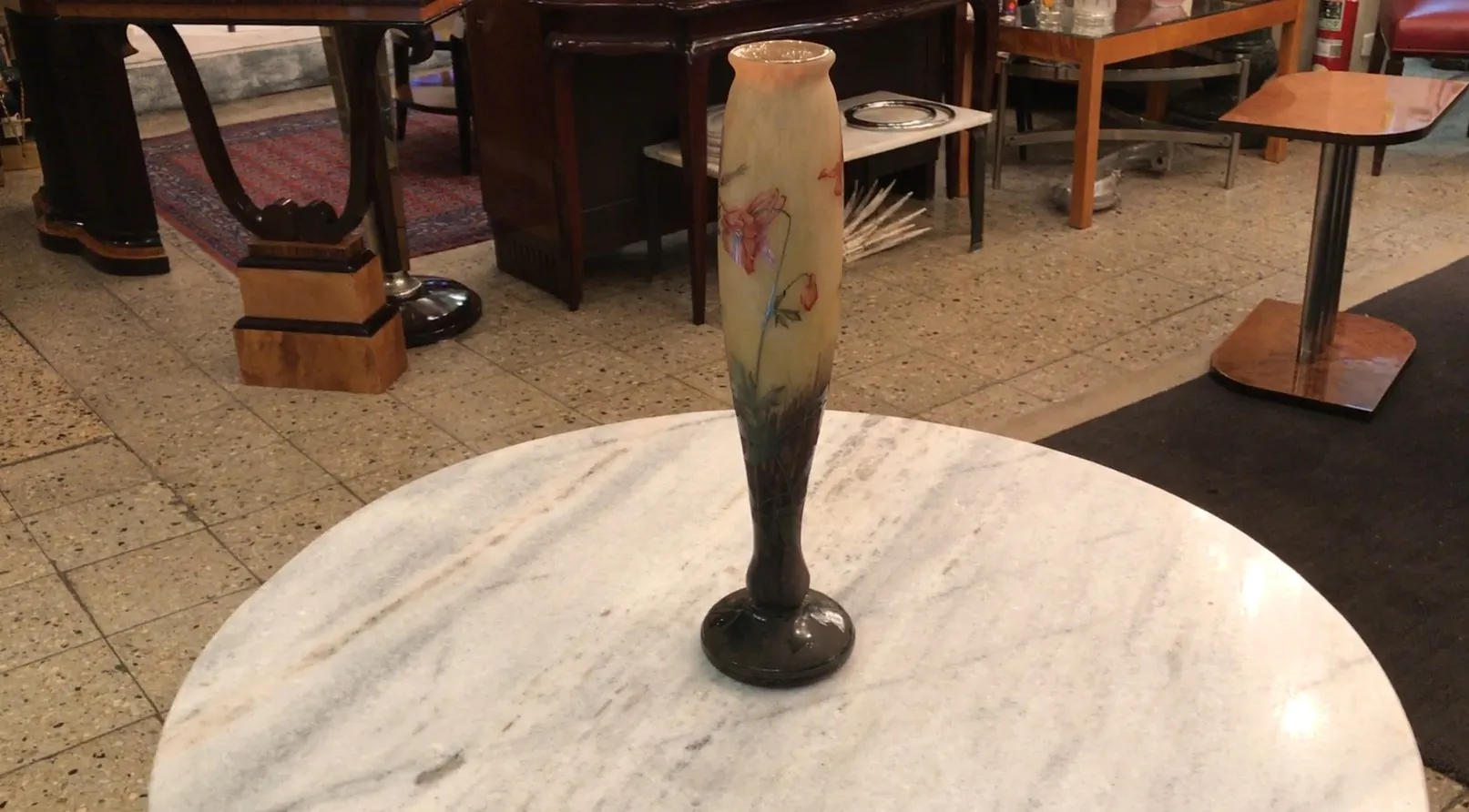 Antique vase signed Daum Nancy with floral details