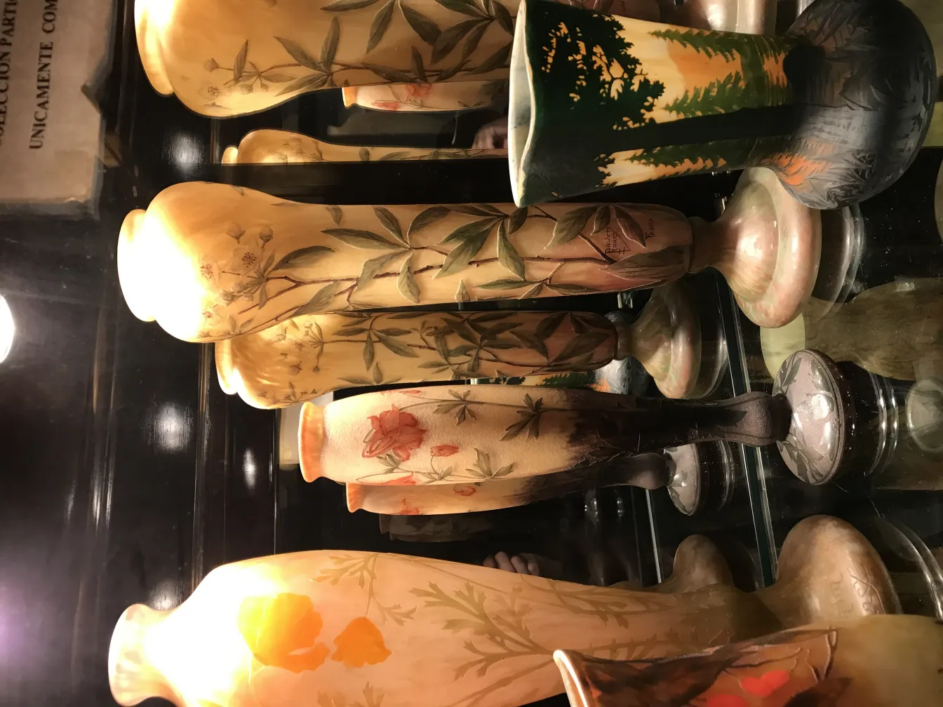 古董达姆南希签名玻璃花卉装饰的花瓶。