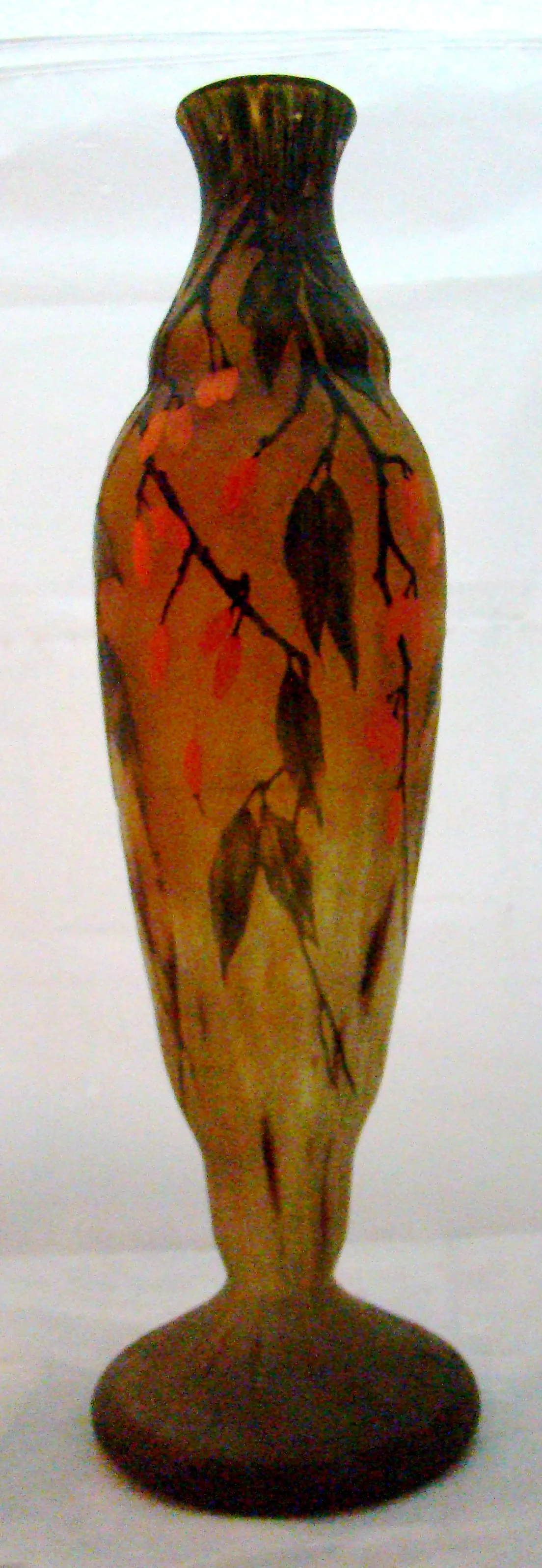 Vaso antiguo de vidrio firmado con hojas de colores