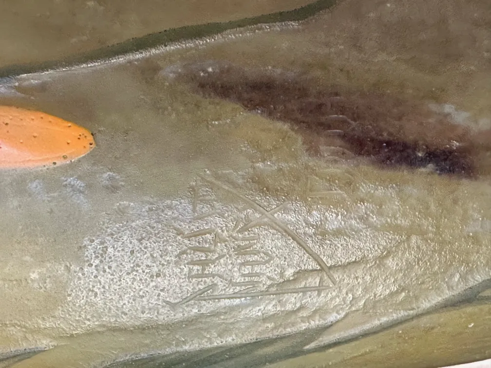 Vidrio antiguo con firma de Daum Nancy, decorativo y elegante.