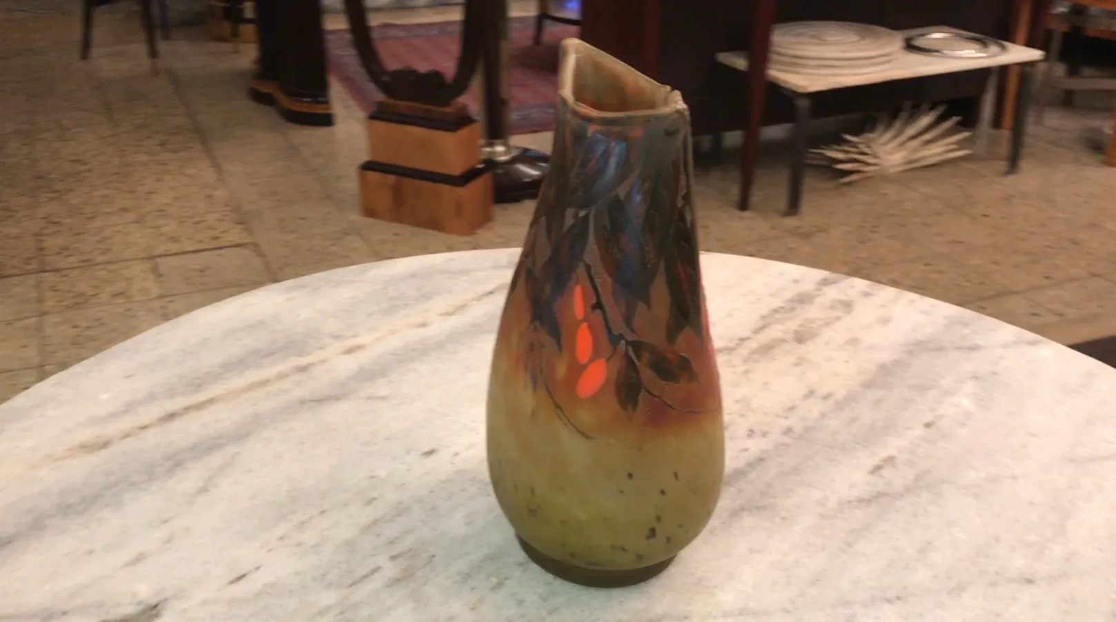 vase in vetro firmato daum nancy con foglie e colori