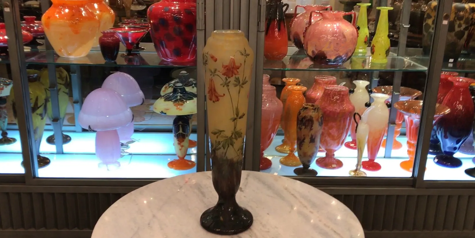 古董签名玻璃道姆南希带花卉图案