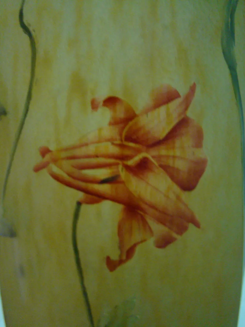 Signed glass Daum Nancy featuring a floral design.