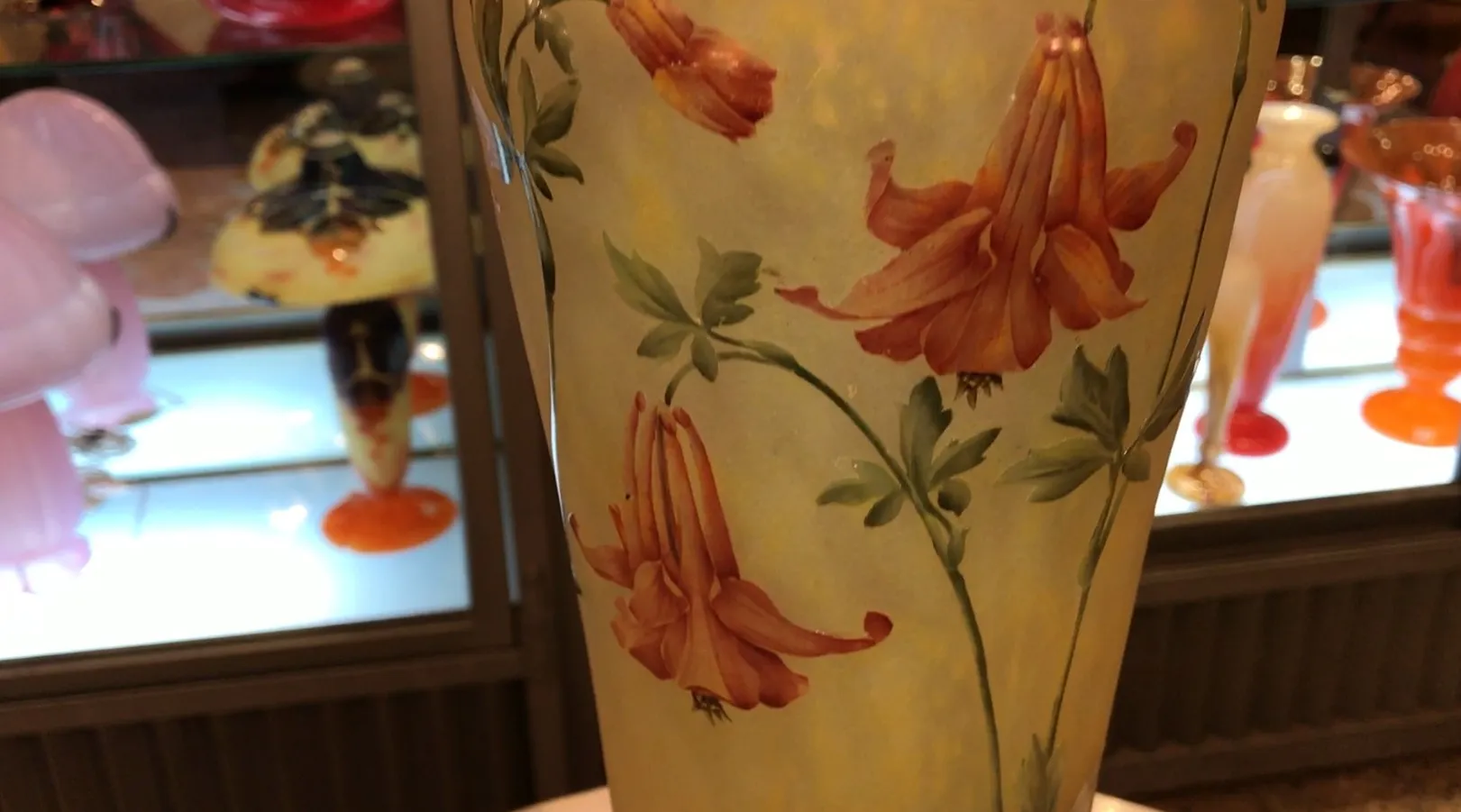 Signed glass Daum Nancy with flowers in an antique setting