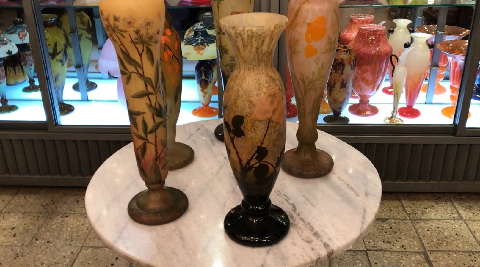 vases anciens signés Daum Nancy dans diverses formes et couleurs