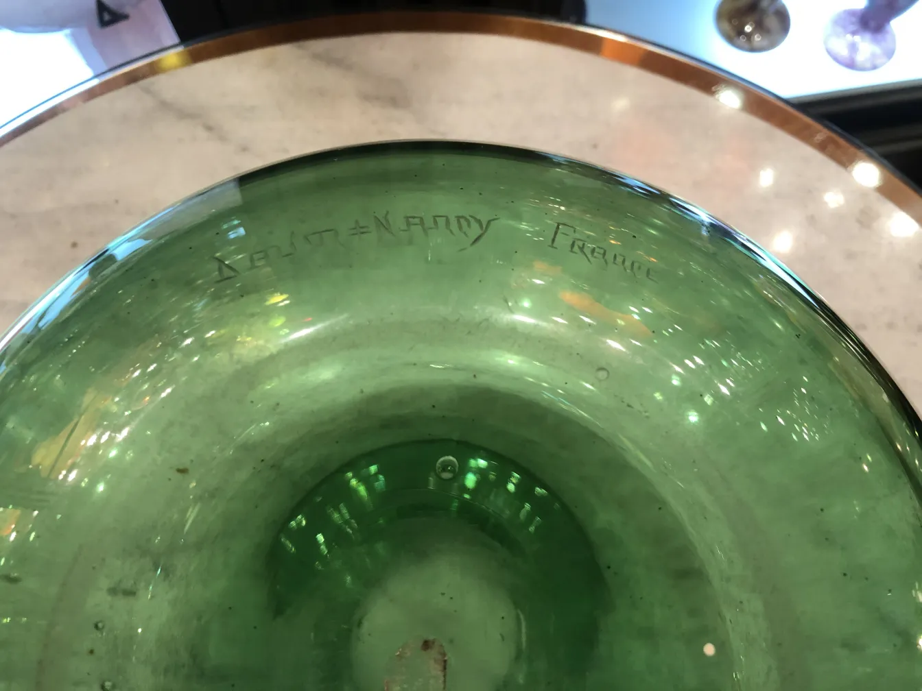 vidrio verde antigüedad firmado con inscripción Daum Nancy en el fondo