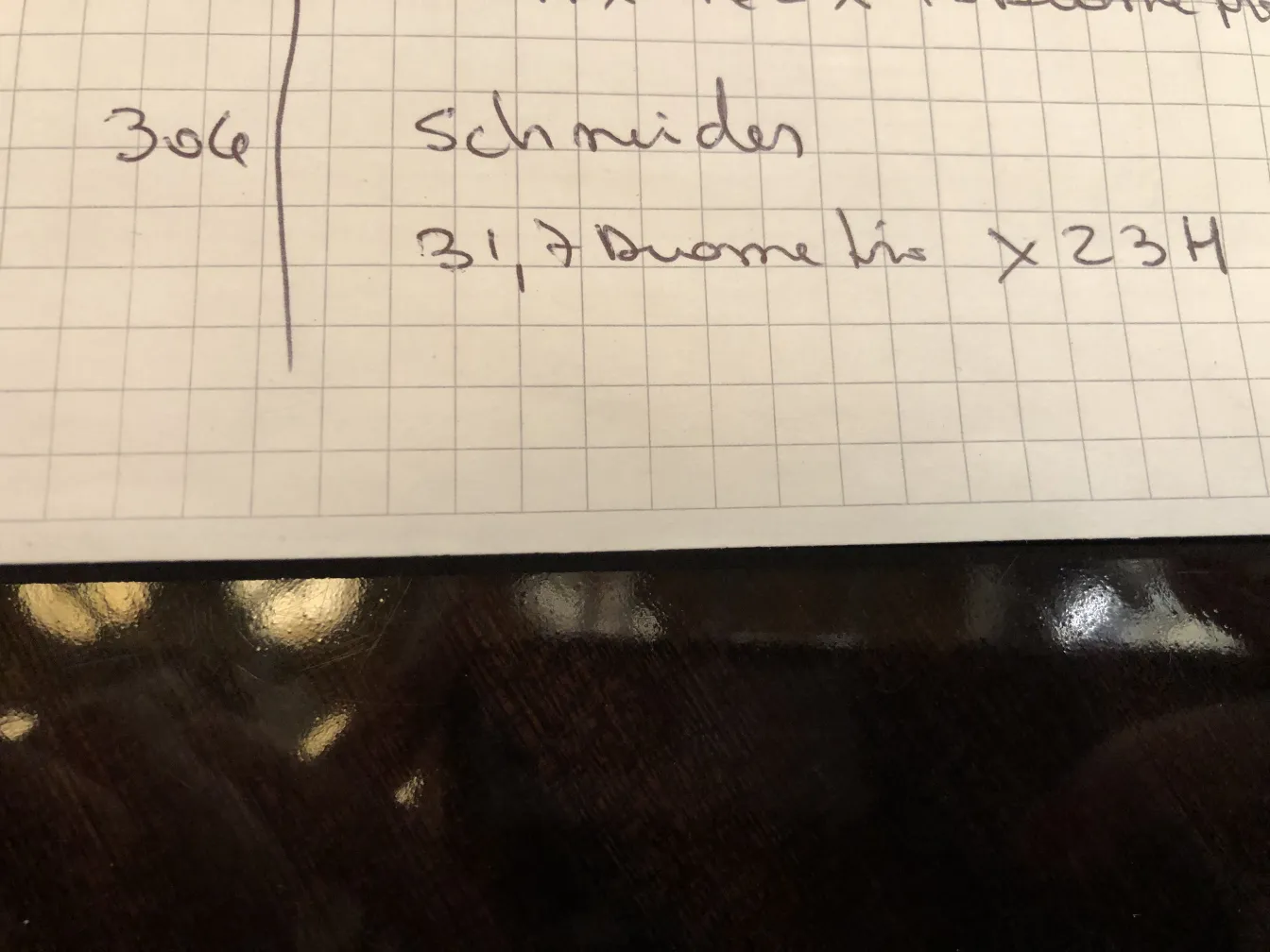 vetro antico con firma di daum nancy, dettagli unici