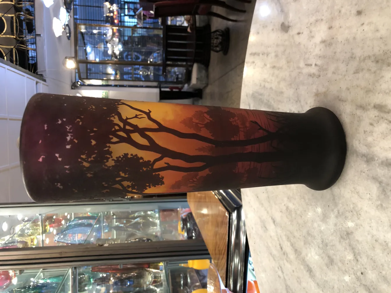 Verre ancien signé Daum Nancy avec des paysages d'arbres