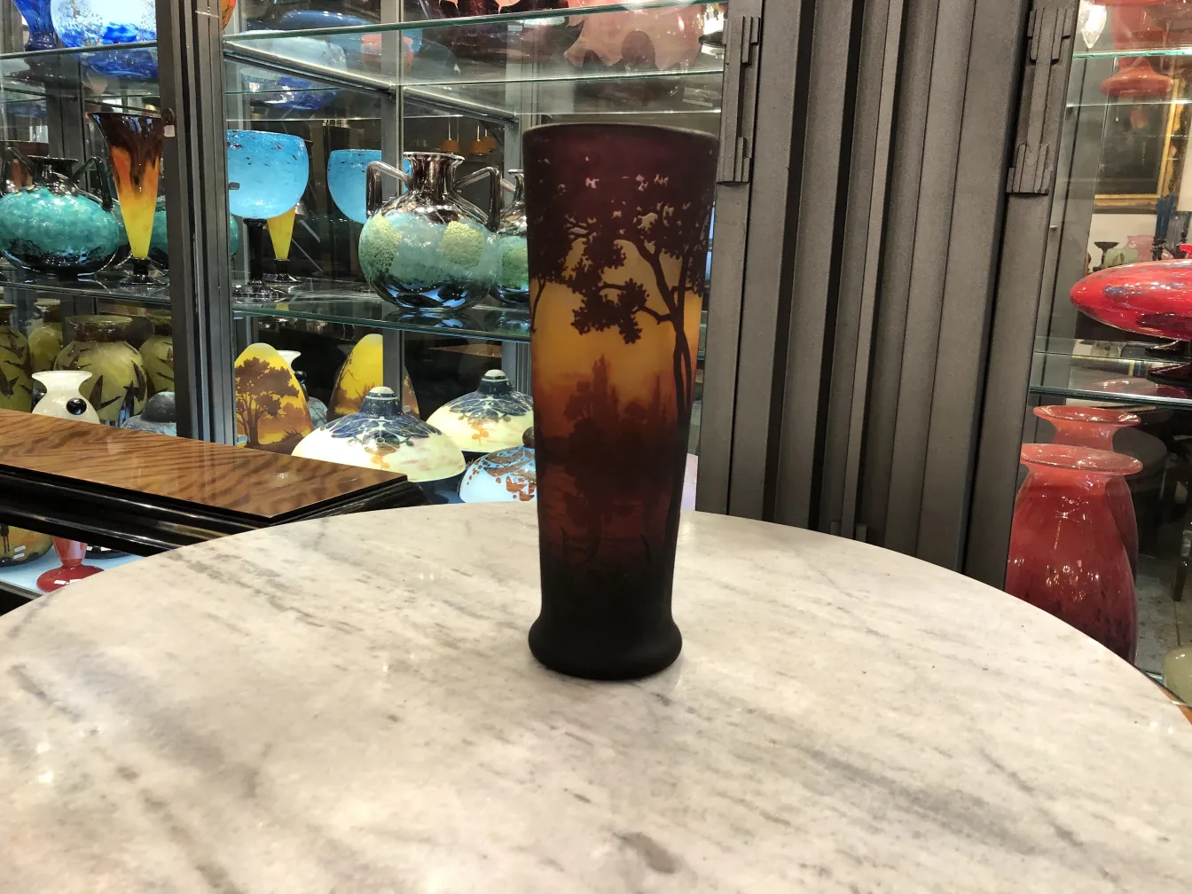 Verre signé Daum Nancy avec paysage au coucher du soleil, ancien.