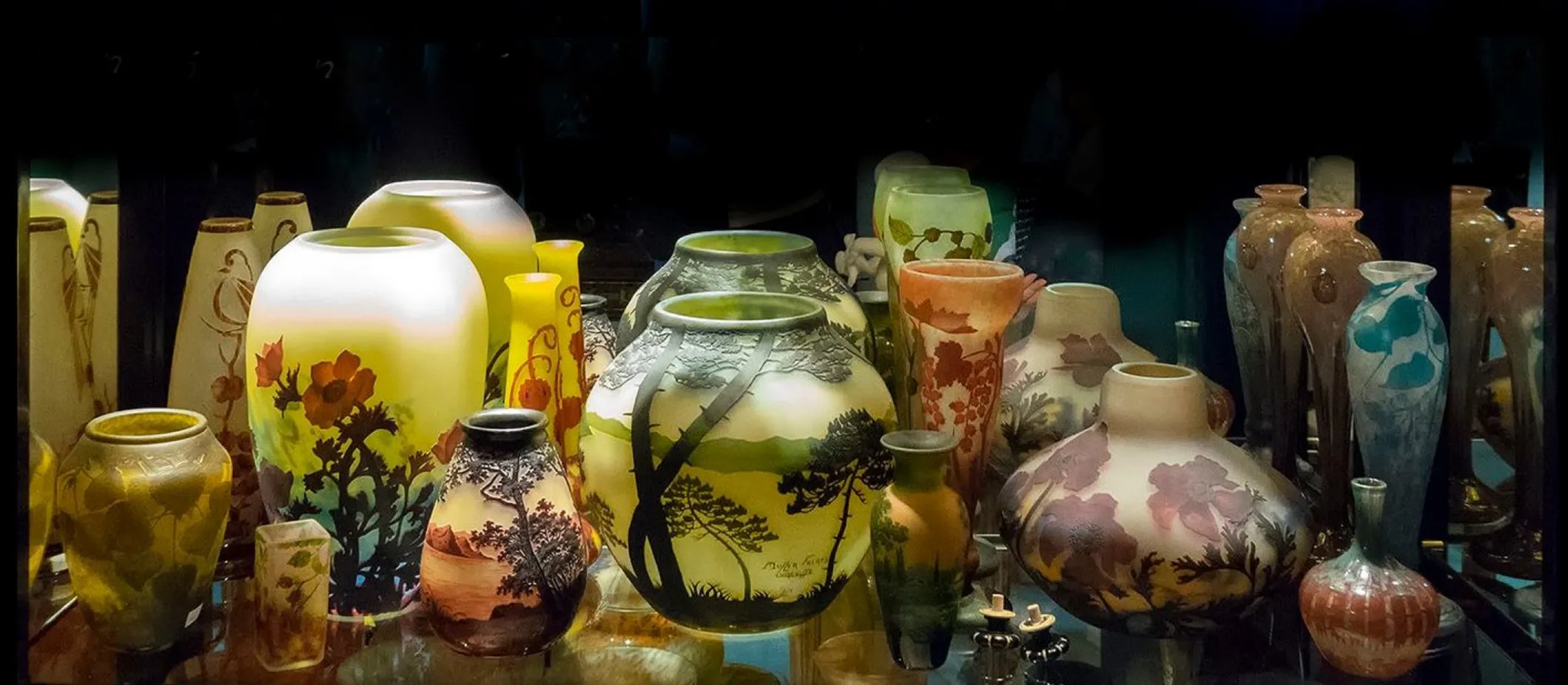 Collection of signed glass Daum Nancy with decorative designs