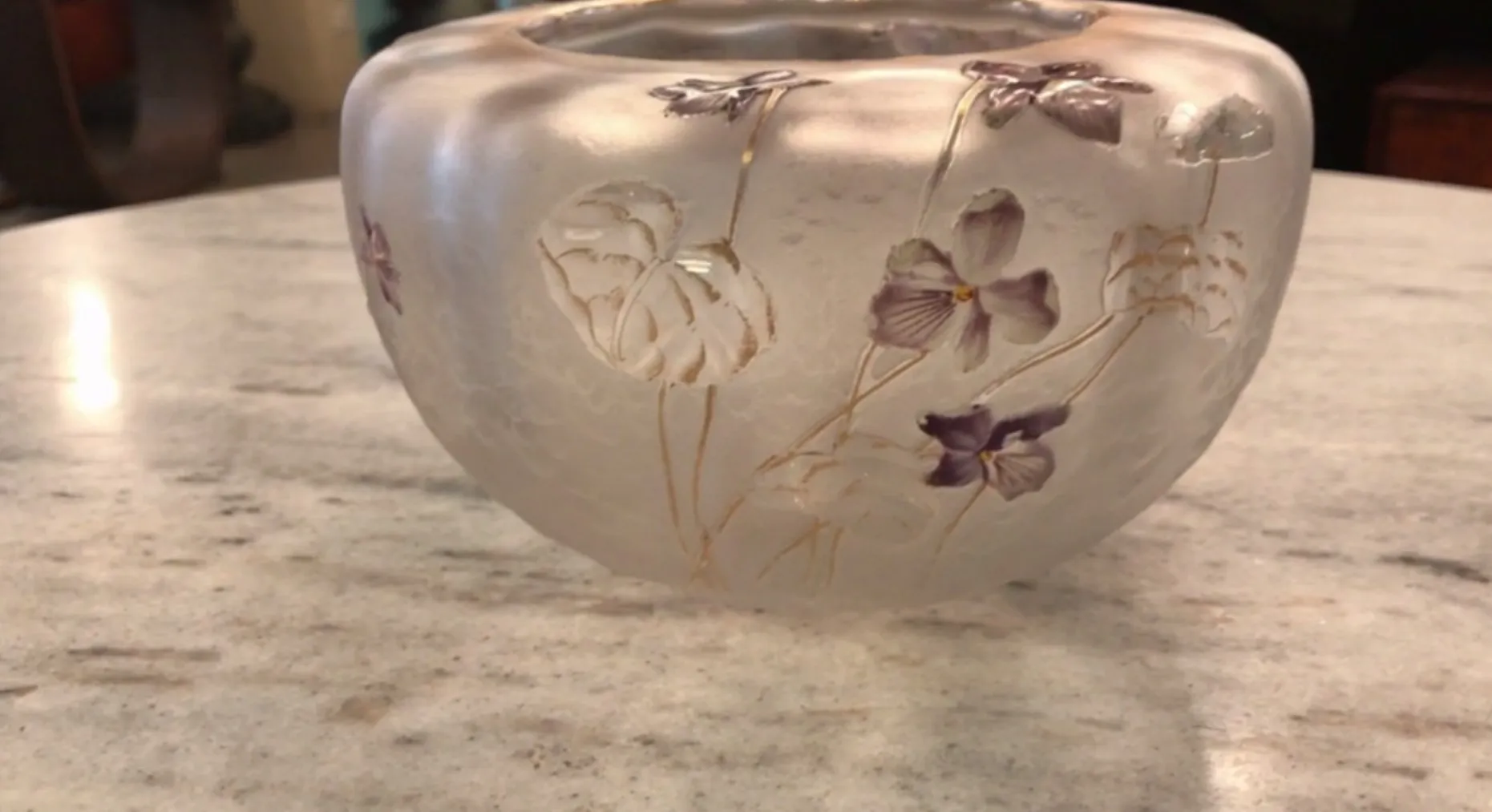 Verre ancien signé Daum Nancy avec décor floral