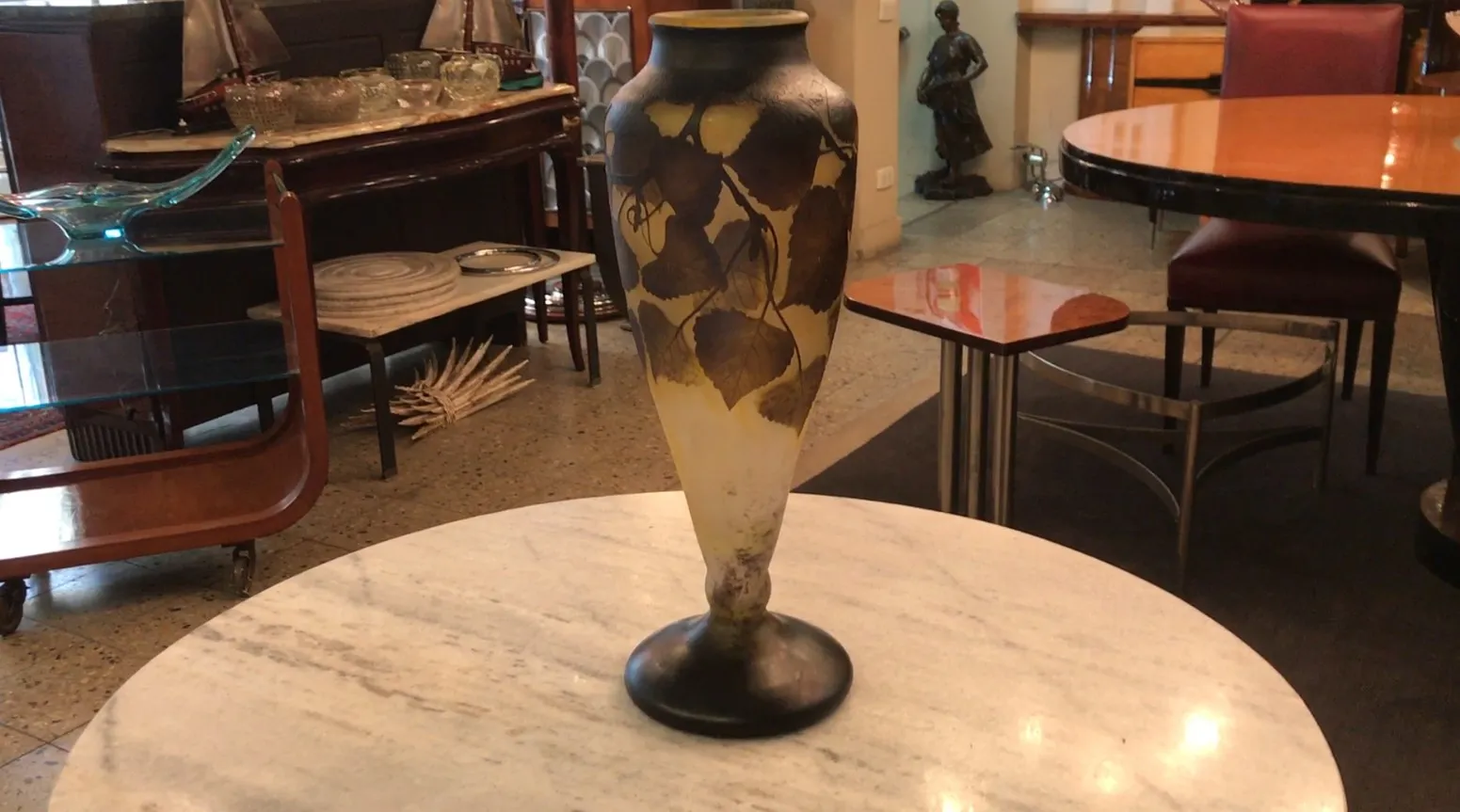 Vase of signed glass daum nancy with leaf design