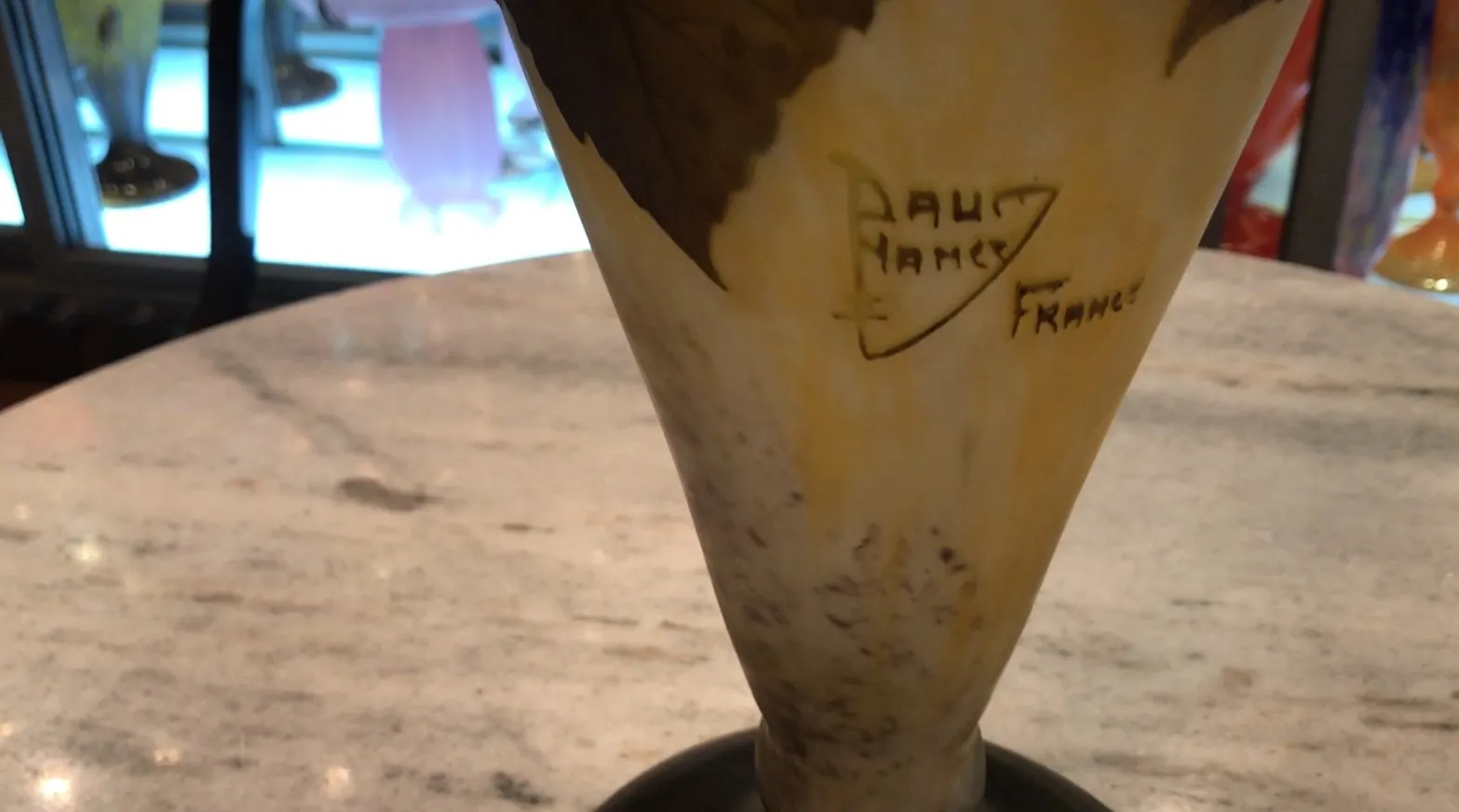 antikes signiertes glas daum nancy auf sockel, klare details