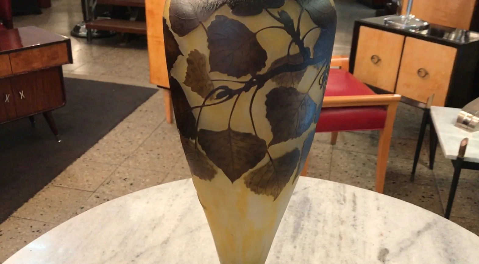 Magnifique vase ancien avec motif de feuilles, Daum Nancy.