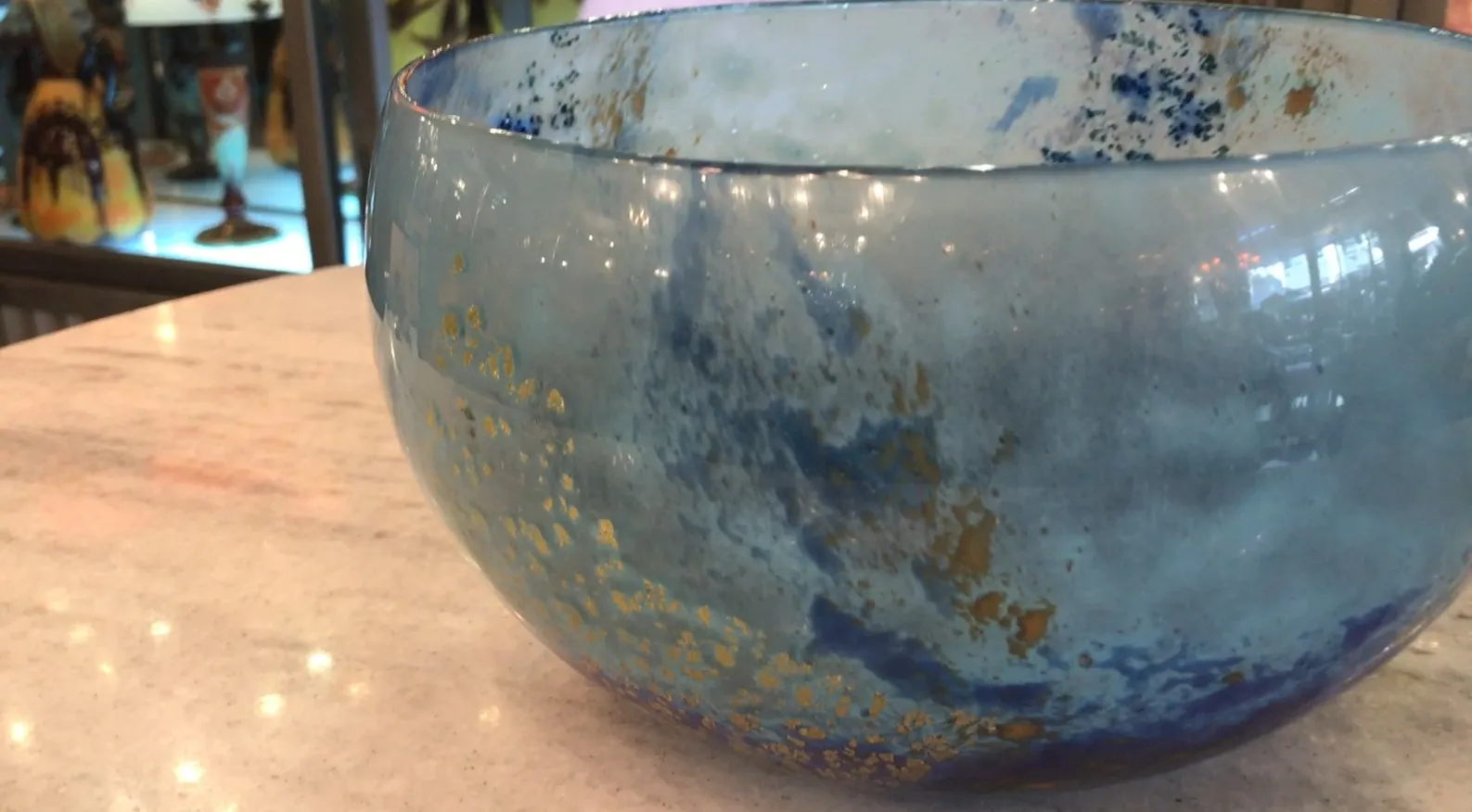 antike Schüssel aus signiertem Glas Daum Nancy in Blau und Gold