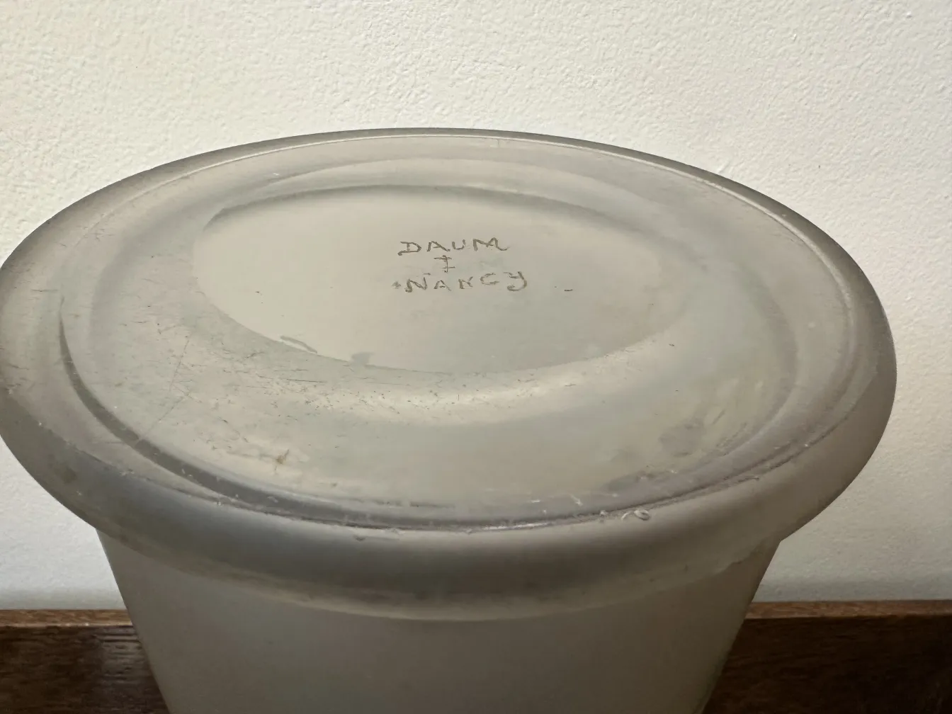 古董签名玻璃，由达美·南希签名，细节清晰可见