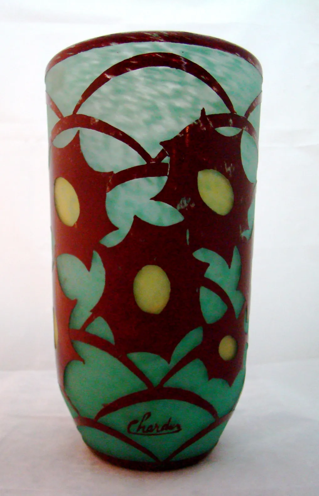 Verre ancien avec motif floral signé par Charder