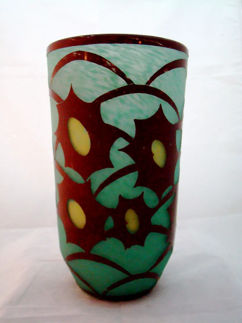 Vaso alta de vidrio con diseño en colores azul y rojo