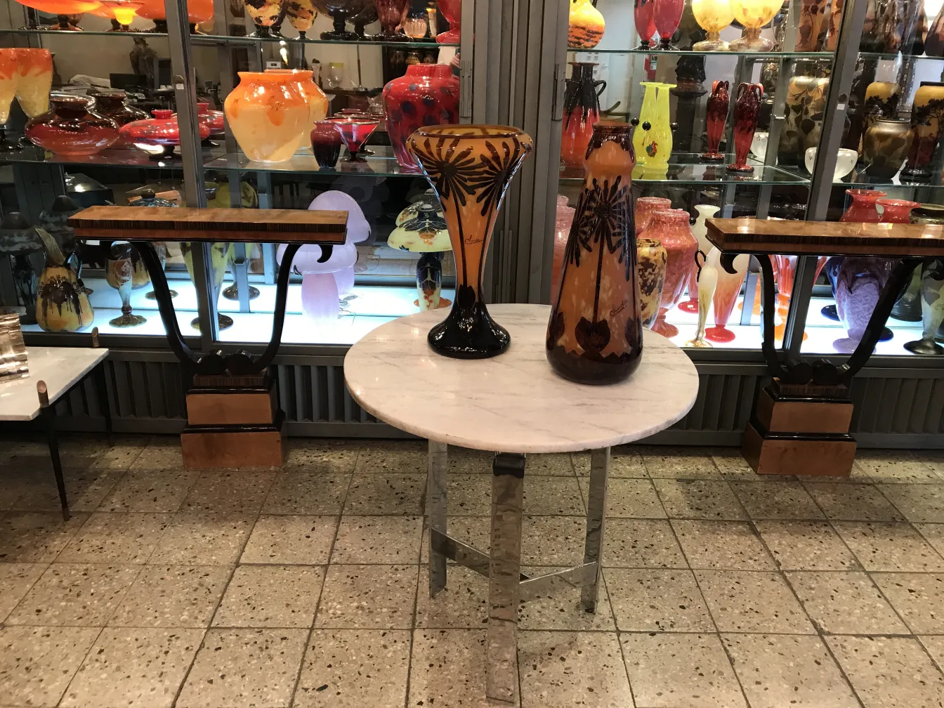 vase ancien avec signature Charder, couleurs vives