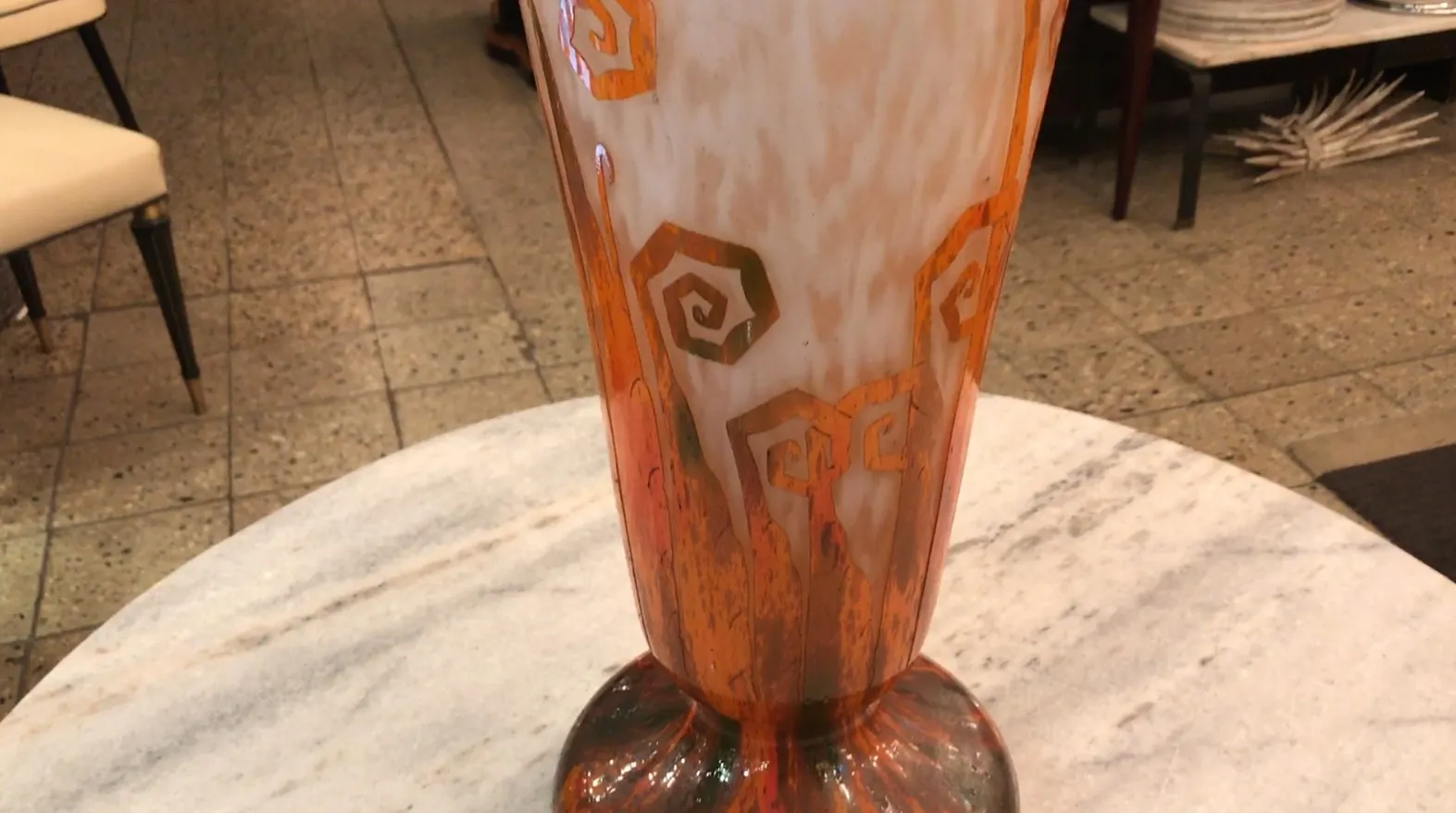 Vase ancien signé Charder avec décorations en spirale dans des tons orange