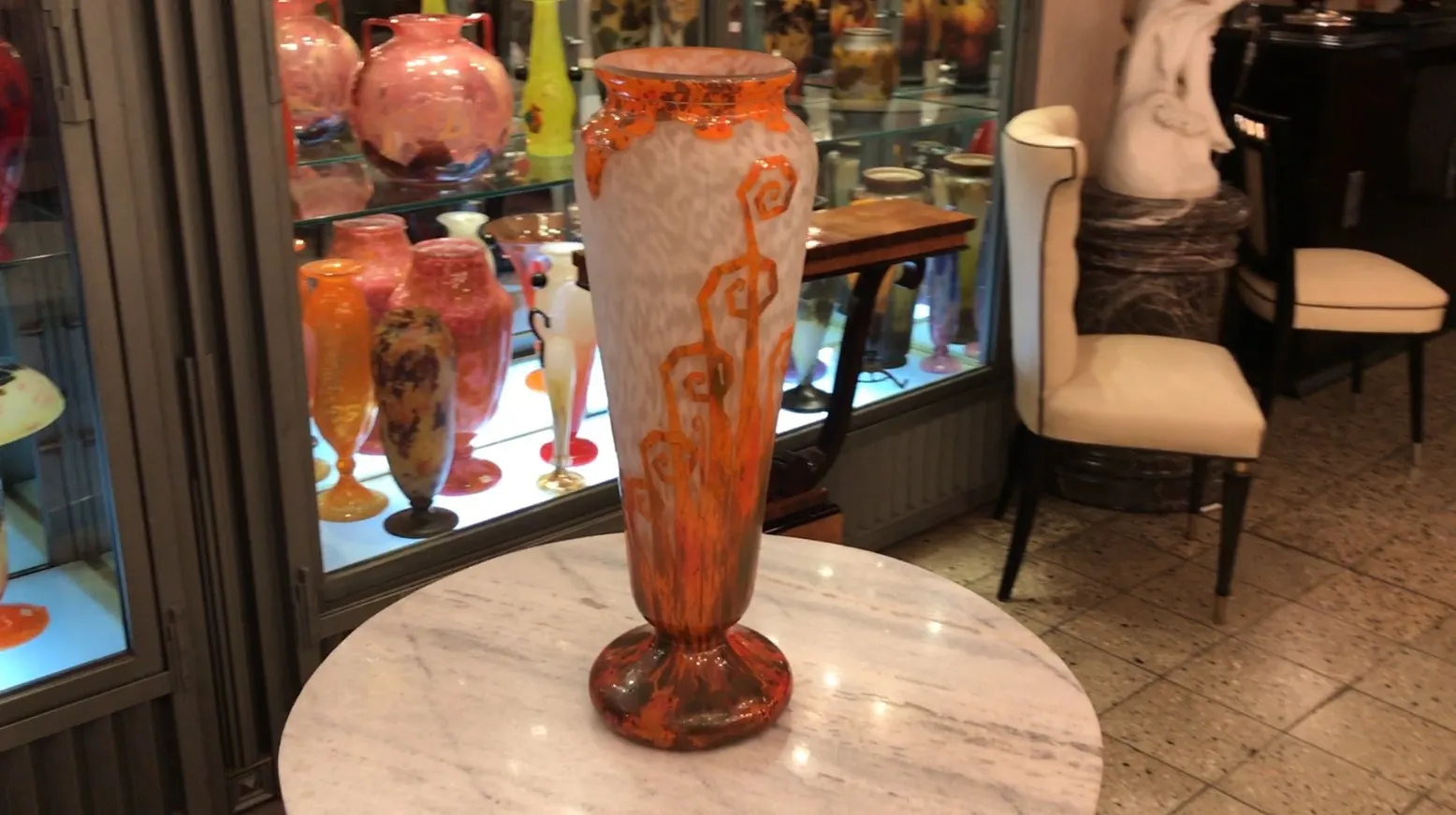 vase antico con design firmato di Charder, colori vivaci