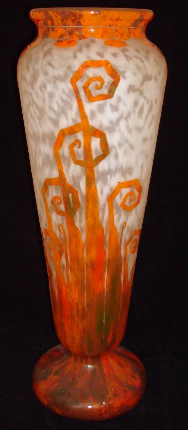 vase antigo de vidro assinado Charder com design colorido